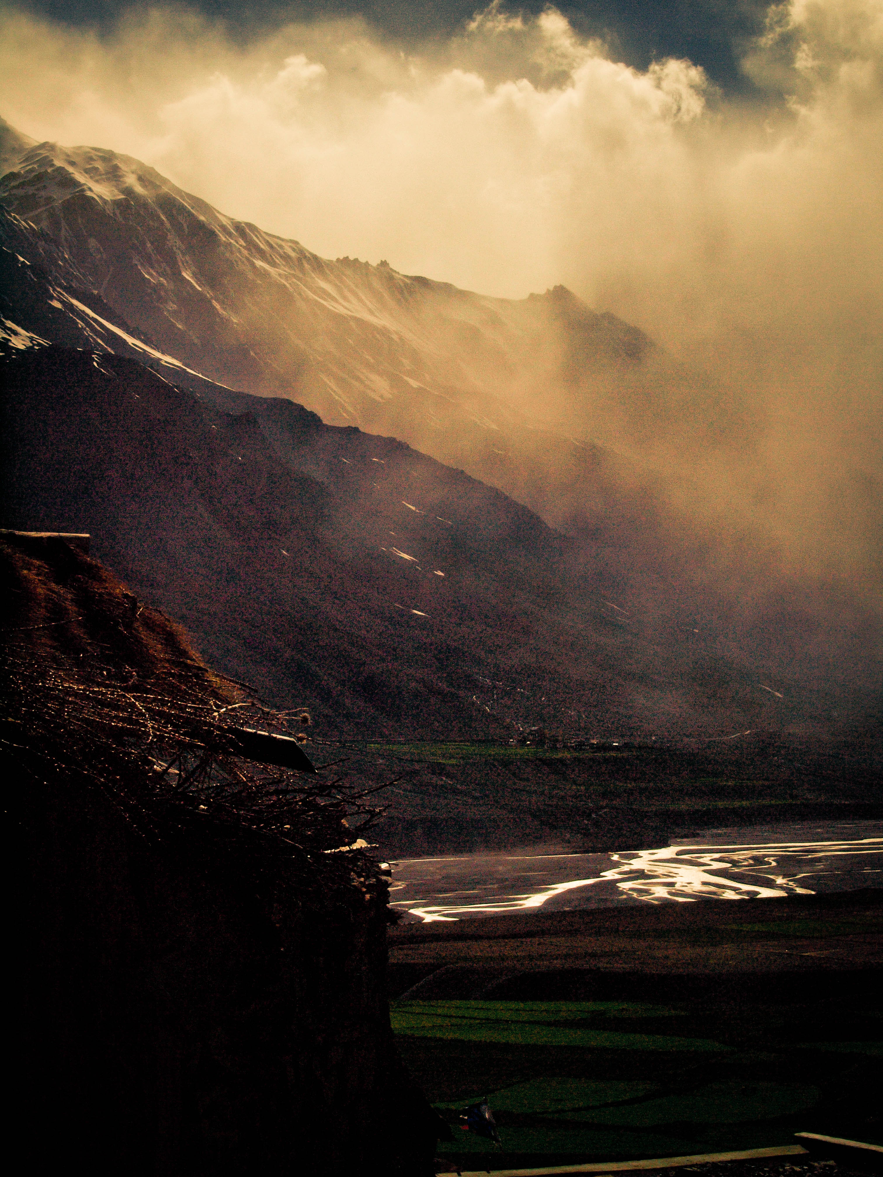 Rainclouds approaching from Kunzum La